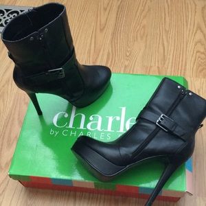 Charles David Barri boots- FIT LIKE 8.5